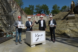 Grundsteinlegung mit Zeitkapsel für das neue, visionäre Wohnbauprojekt Van B. © Bauwerk Grundsteinlegung mit Zeitkapsel für das neue, visionäre Wohnbauprojekt Van B. © Bauwerk