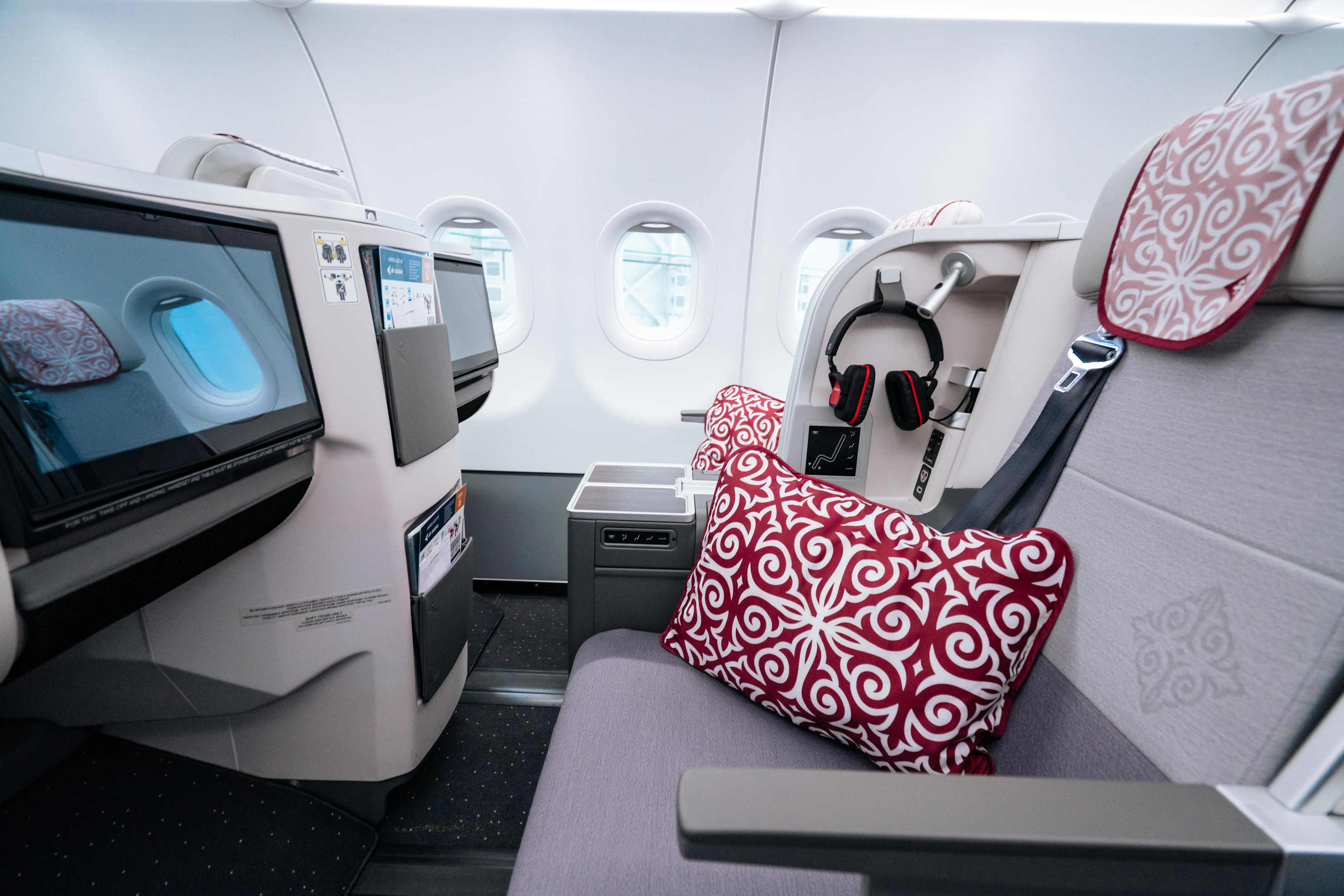 Die Business in einem Airbus A321LR von Air Astana.