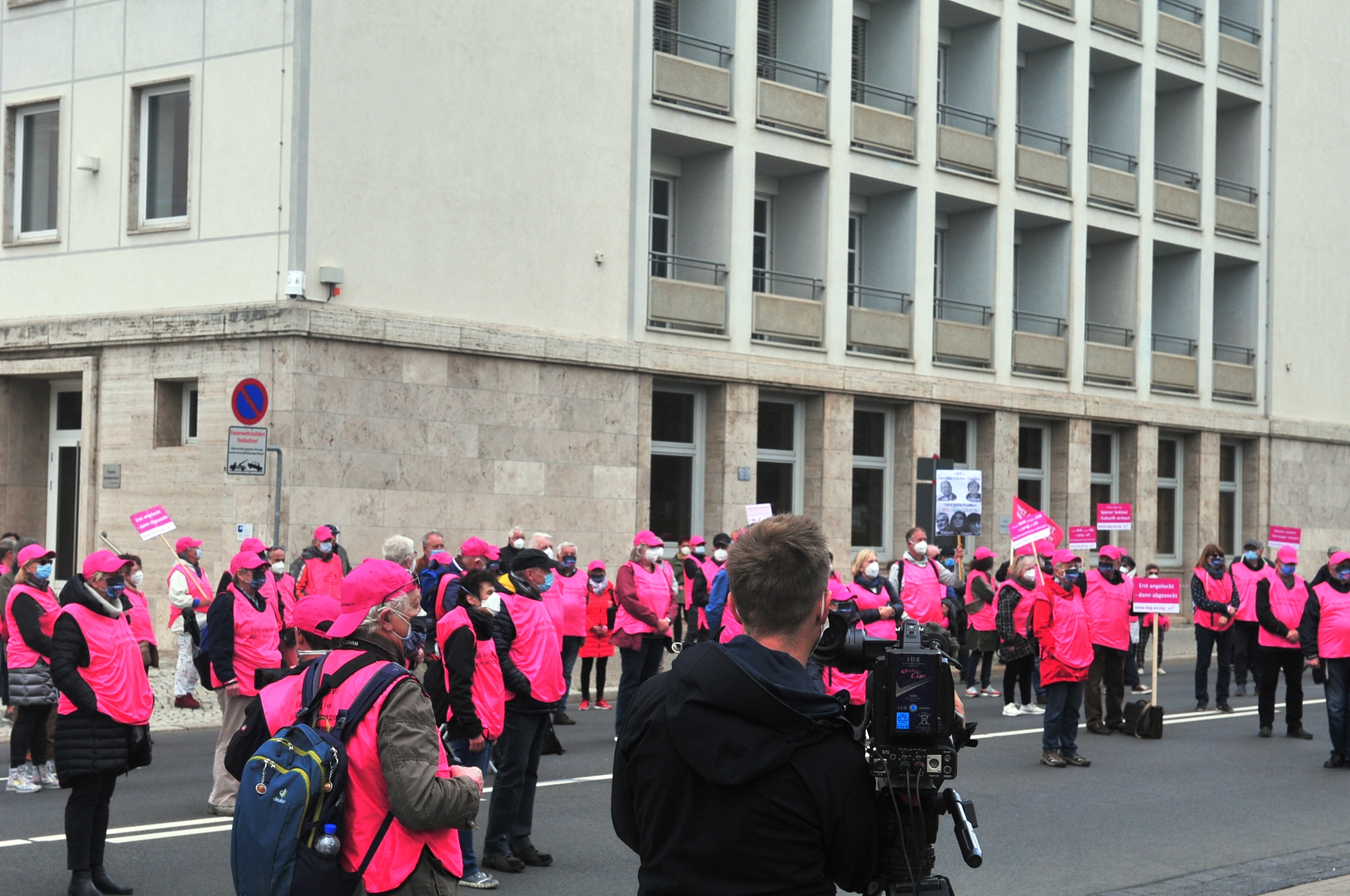 Von der 1. Mai-Kundgebung 2021 des DVG vor dem Thüringer Landtagsgebäude