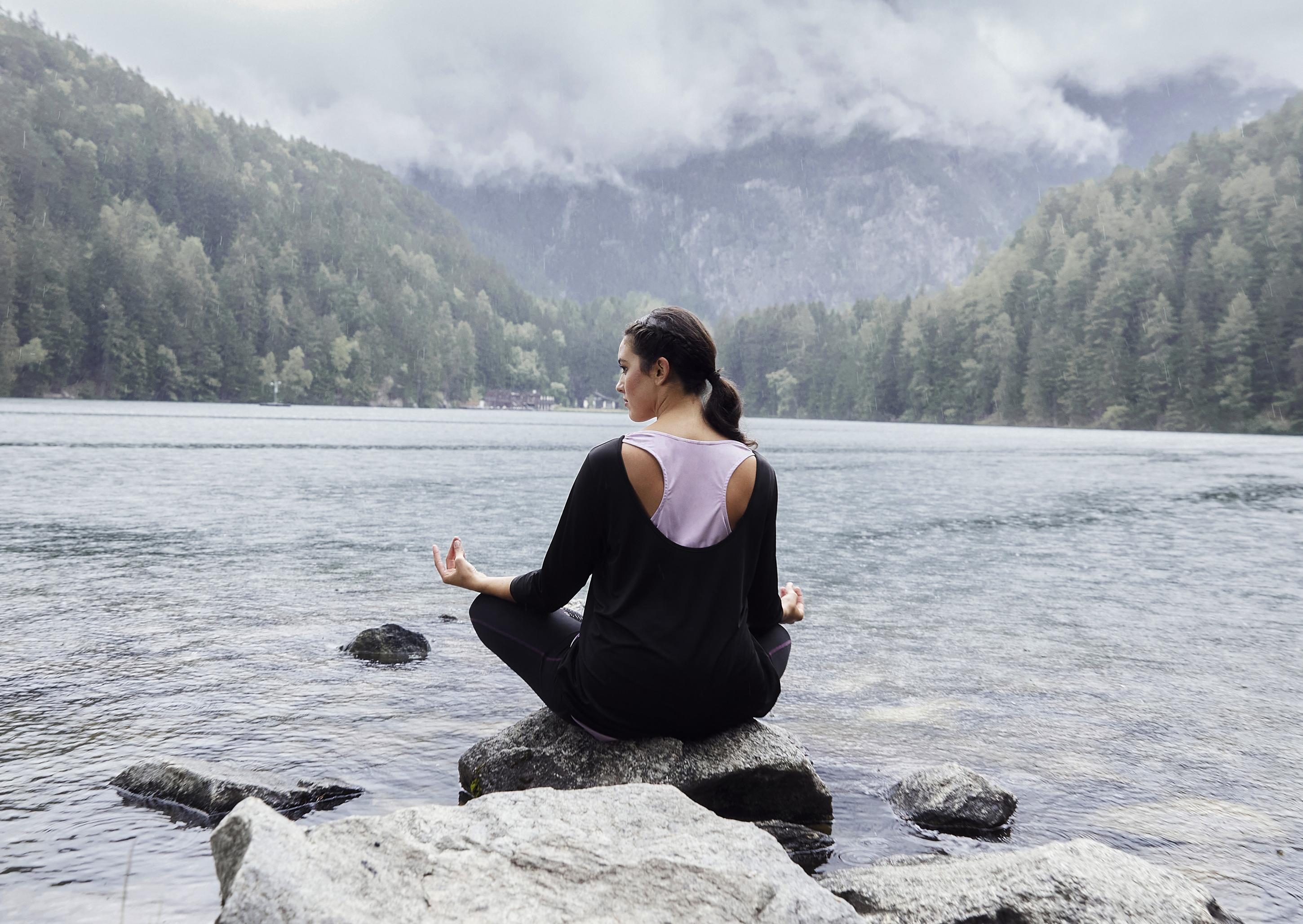 Kostenloser Yoga-Ratgeber mit Tipps& Asanas für Curvys (Bildquelle: Ulla Popken)