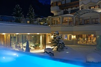 Outdoorpools im Winter bei Nacht (Gourmet & Relax Resort Trofana Royal SUPERIOR) Outdoorpools im Winter bei Nacht (Gourmet & Relax Resort Trofana Royal SUPERIOR)