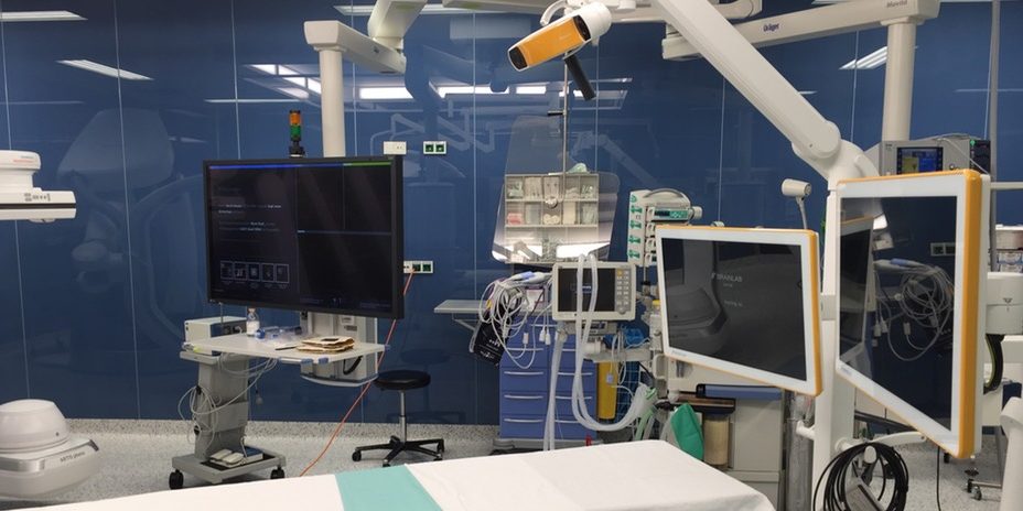 Durch Hybrid-Operationssäle können Eingriffe schonender vorgenommen werden.