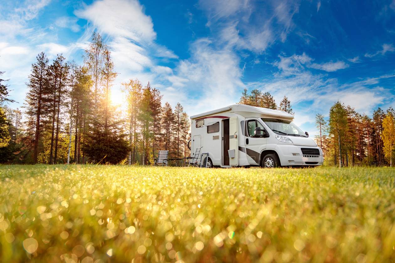 Es ist ein ganz individuelles Lebensgefühl, das Leben in einem Camper und sich wie zuhause fühlen (B Es ist ein ganz individuelles Lebensgefühl, das Leben in einem Camper und sich wie zuhause fühlen (B