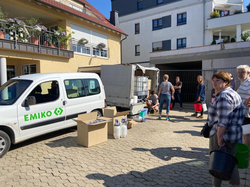 Mit Effektiven Mikroorganismen gegen die Folgen des Hochwassers Mit Effektiven Mikroorganismen gegen die Folgen des Hochwassers