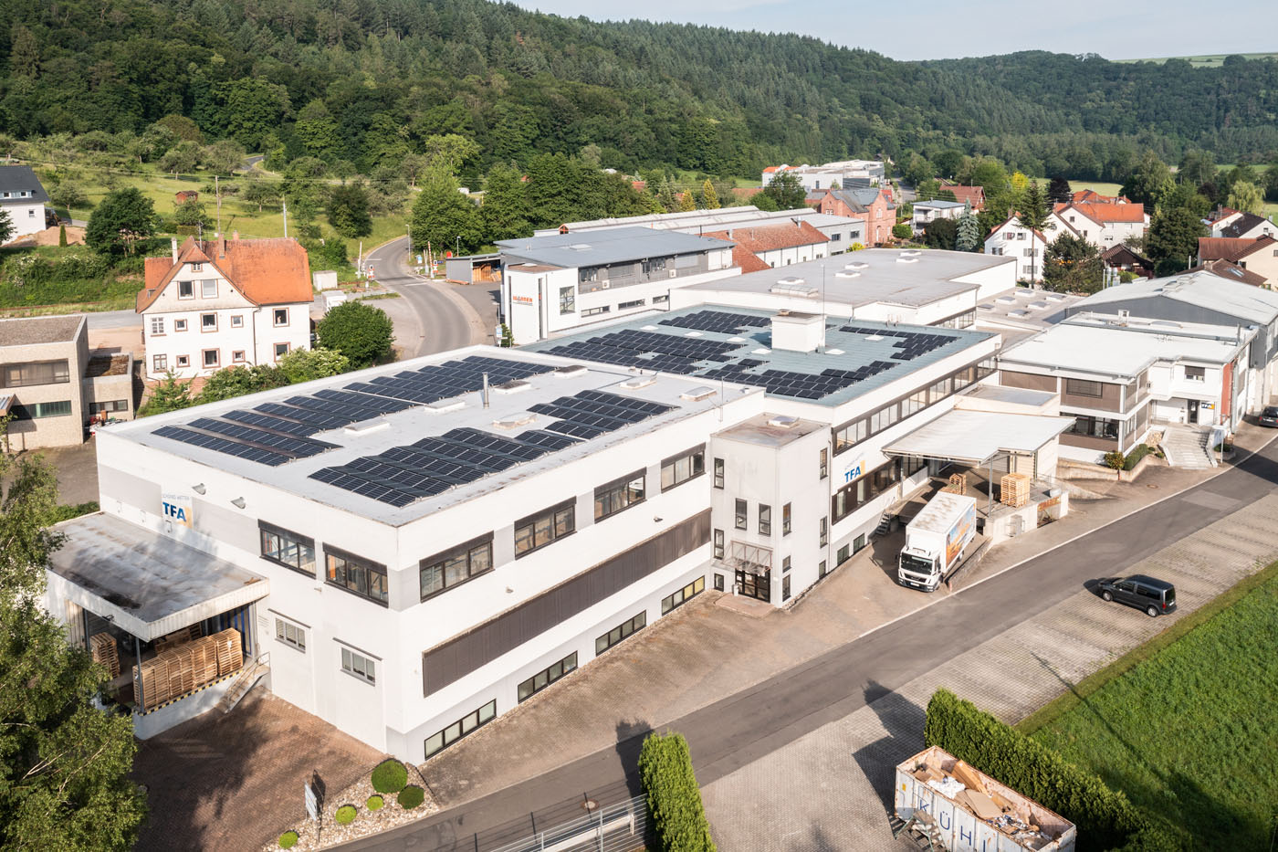 400 Hochleistungsmodule sammeln Sonnenenergie