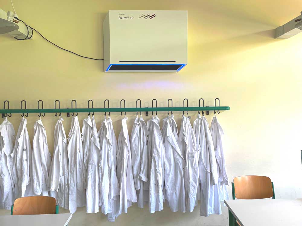 Ferienzeit, Schule leer–ideal zur Nachrüstung von förderfähigen Luftreinigern mit UV-Desinfektion,