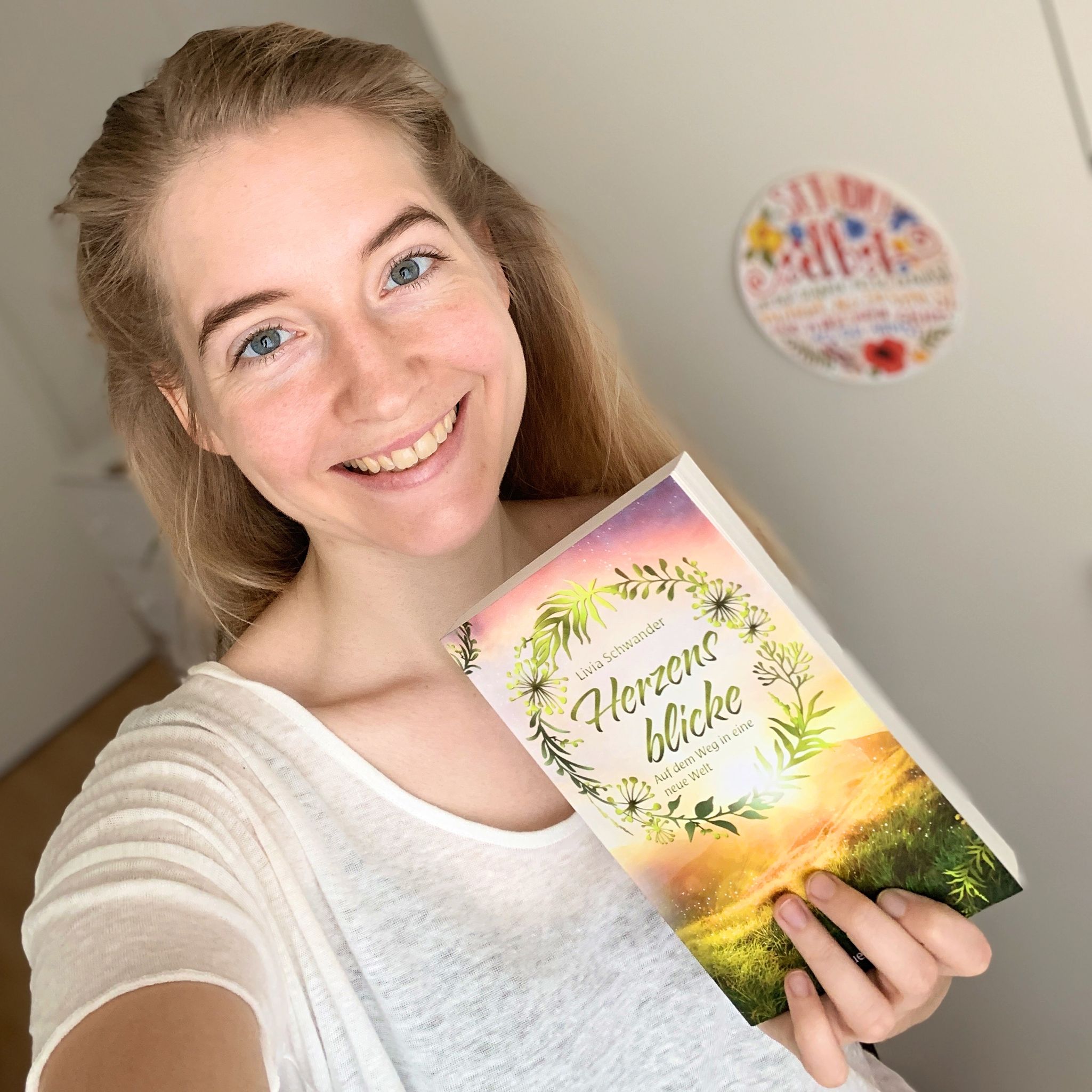 Livia Schwander mit ihrem Buch