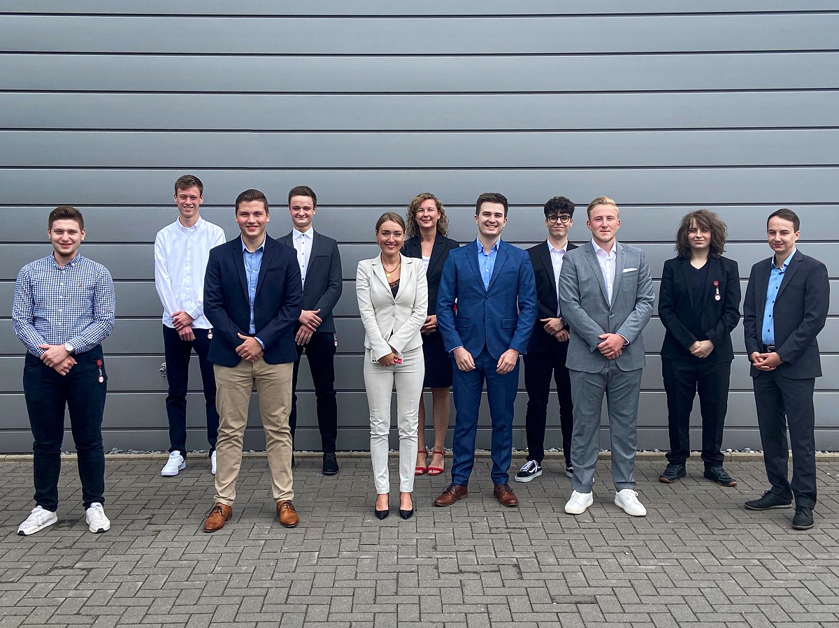 Azubis& Studierende 2021 mit Katharina Röhrig, Geschäftsführerin Enterprise Development