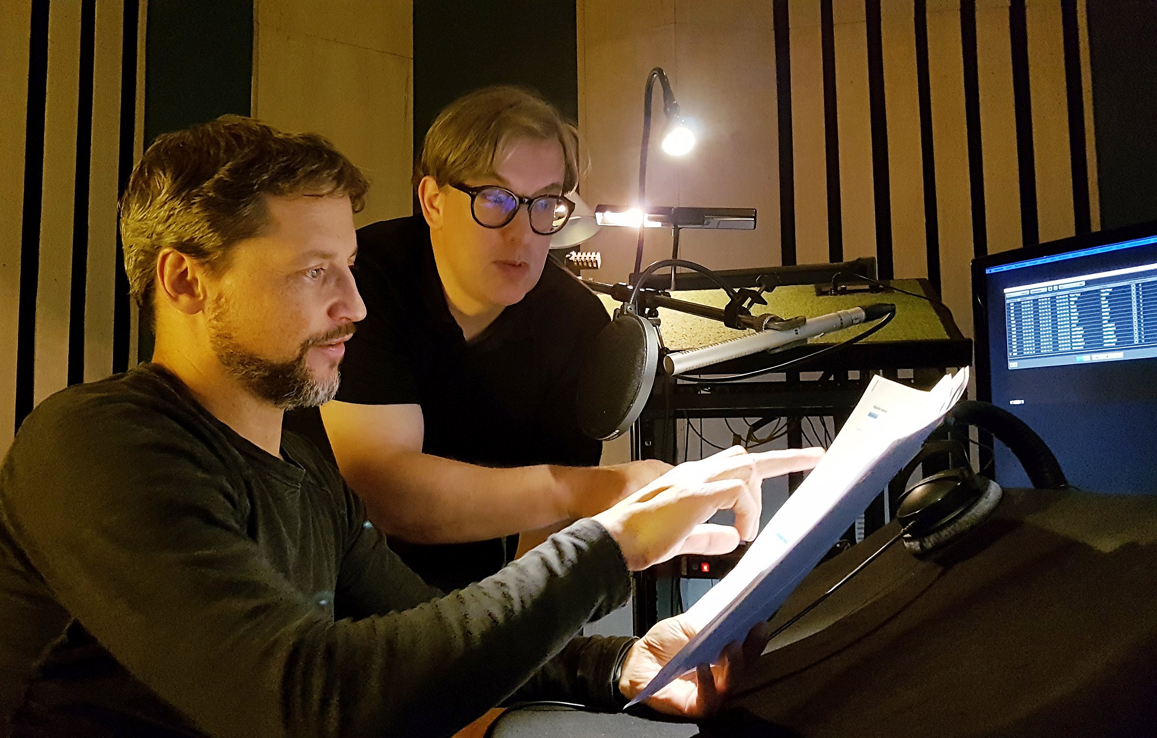 Patrick Bach spricht den Kobold Mawinti auch in den Grußtexten für die Hörer. Patrick Bach spricht den Kobold Mawinti auch in den Grußtexten für die Hörer.