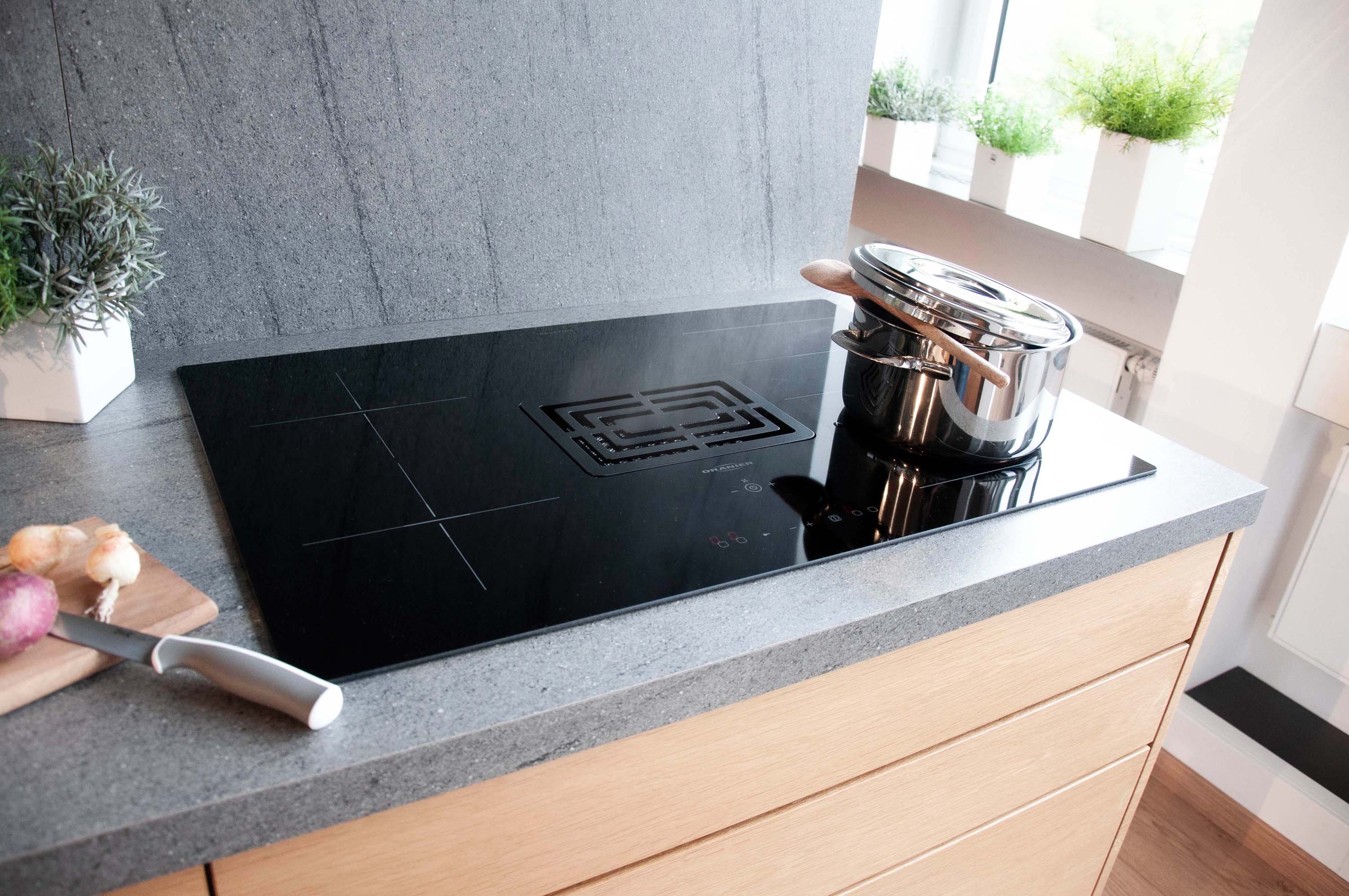 Der KXI 1084 TC Centerline ist eine FlexX-Induktion mit Kochfeldabzug im Preiseinstieg
