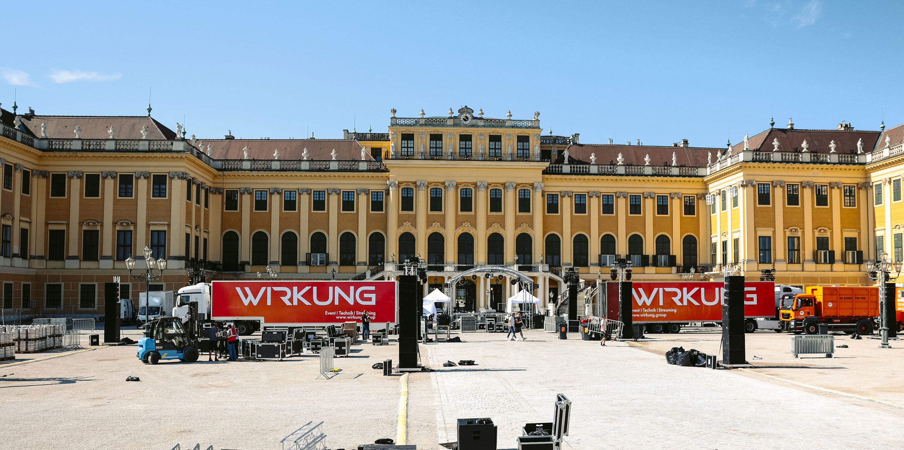 WIRKUNG live beim Aufbau des Imperialis-Festivals in Wien, Schloss Schönbrunn (Bildquelle: Aufnahmeo