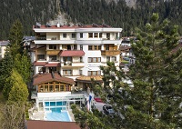 Außenansicht von vorne (ZILLERTALERHOF Alpine Hideaway)