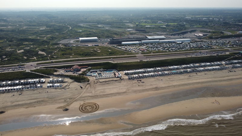 Strand und Rennstrecke Zandvoort (Bildquelle: @Copyright_TimHoekstraBrothersUnited) Strand und Rennstrecke Zandvoort (Bildquelle: @Copyright_TimHoekstraBrothersUnited)