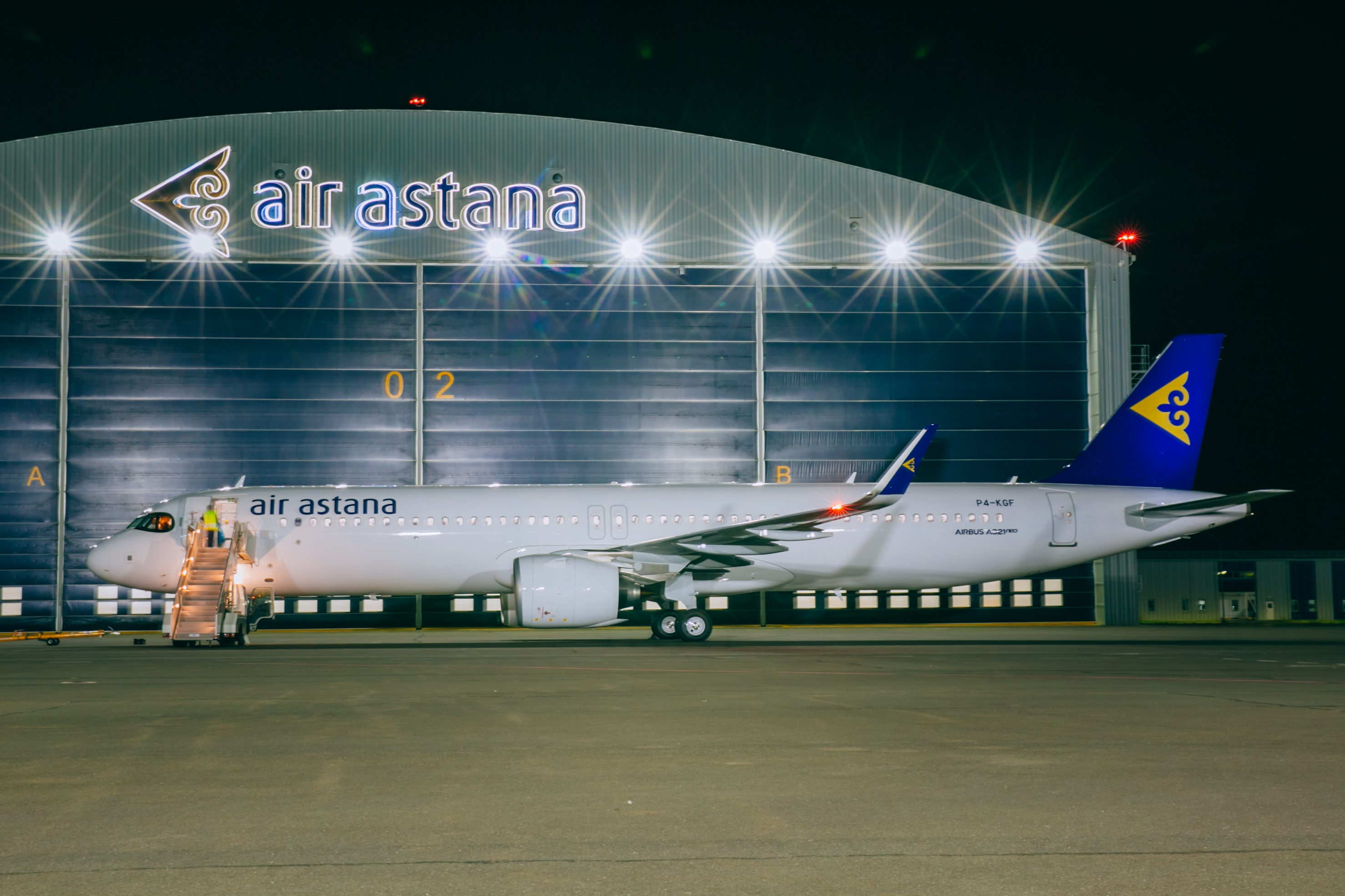 Am Flughafen von Nur-Sultan hat Air Astana den sechstem Airbus A321LR in Empfang genommen. Am Flughafen von Nur-Sultan hat Air Astana den sechstem Airbus A321LR in Empfang genommen.
