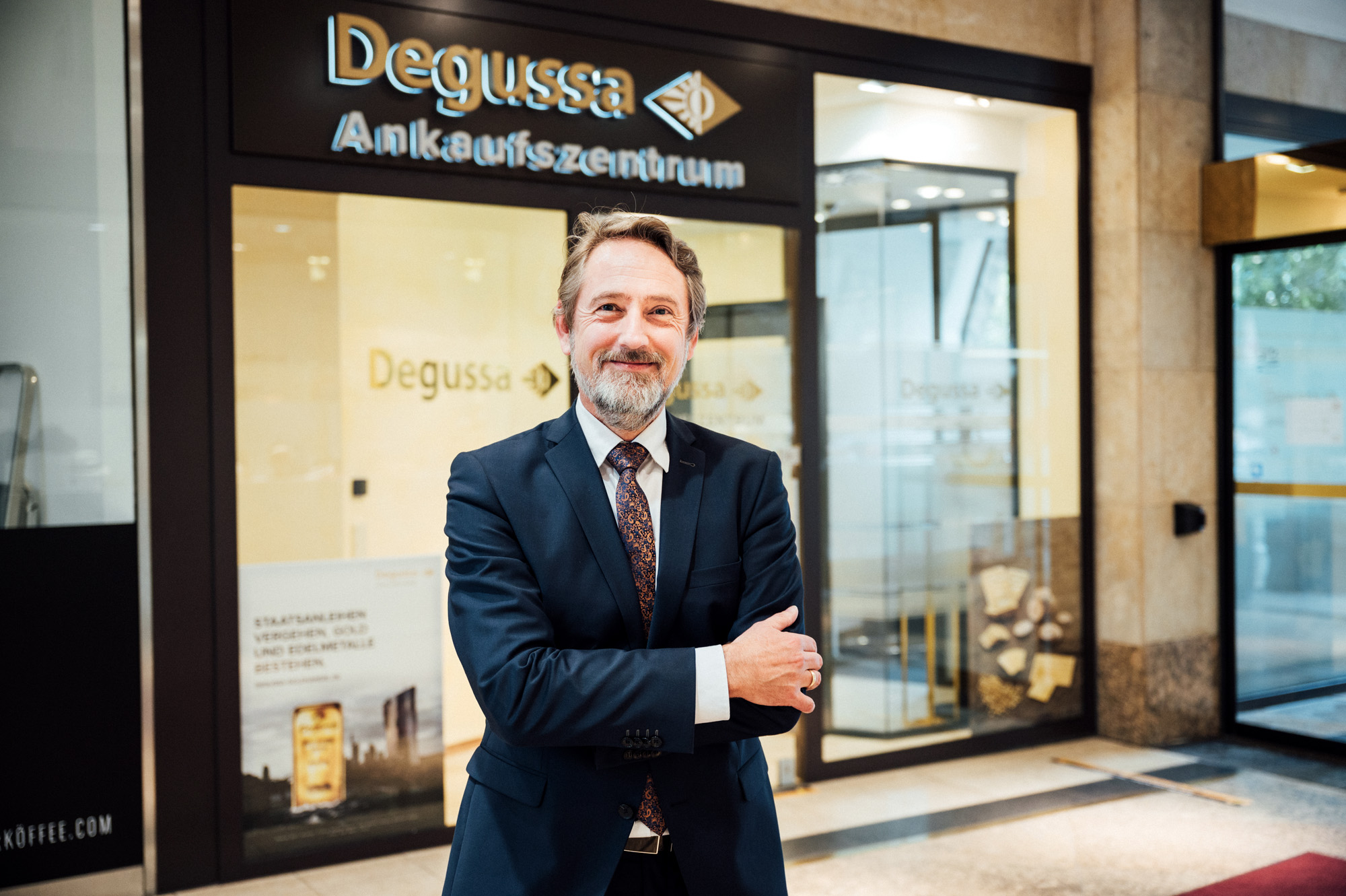 Christophe Lüttmann, Niederlassungsleiter der Degussa Goldhandel Düsseldorf in der Kö-Galerie (Bildq