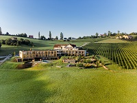 Das Hotel und die herrliche Landschaft (c) Karin Bergmann (Ratscher Landhaus)