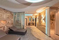 Ruhe und Entspannung im modernen Wellnessbereich (Alpinhotel Berghaus)