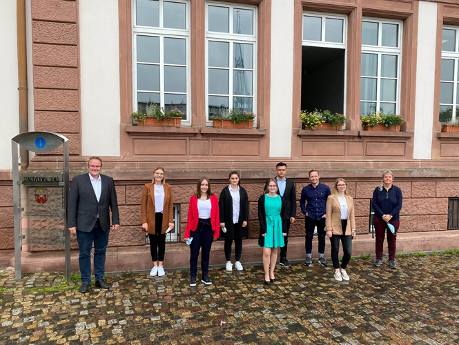 Ausbildung bei der Stadt Pirmasens - Anwärterinnen und Anwärter (Bildquelle: Stadtverwaltung Pirmase Ausbildung bei der Stadt Pirmasens - Anwärterinnen und Anwärter (Bildquelle: Stadtverwaltung Pirmase