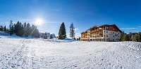 Eingeschneites Hotel Steger-Dellai (c) Rene Gamper (Hotel Steger-Dellai) Eingeschneites Hotel Steger-Dellai (c) Rene Gamper (Hotel Steger-Dellai)