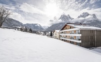 Verschneite Außenansicht auf die Paula Wiesinger Apartments & Suites (c) Hannes Niederkofler Verschneite Außenansicht auf die Paula Wiesinger Apartments & Suites (c) Hannes Niederkofler