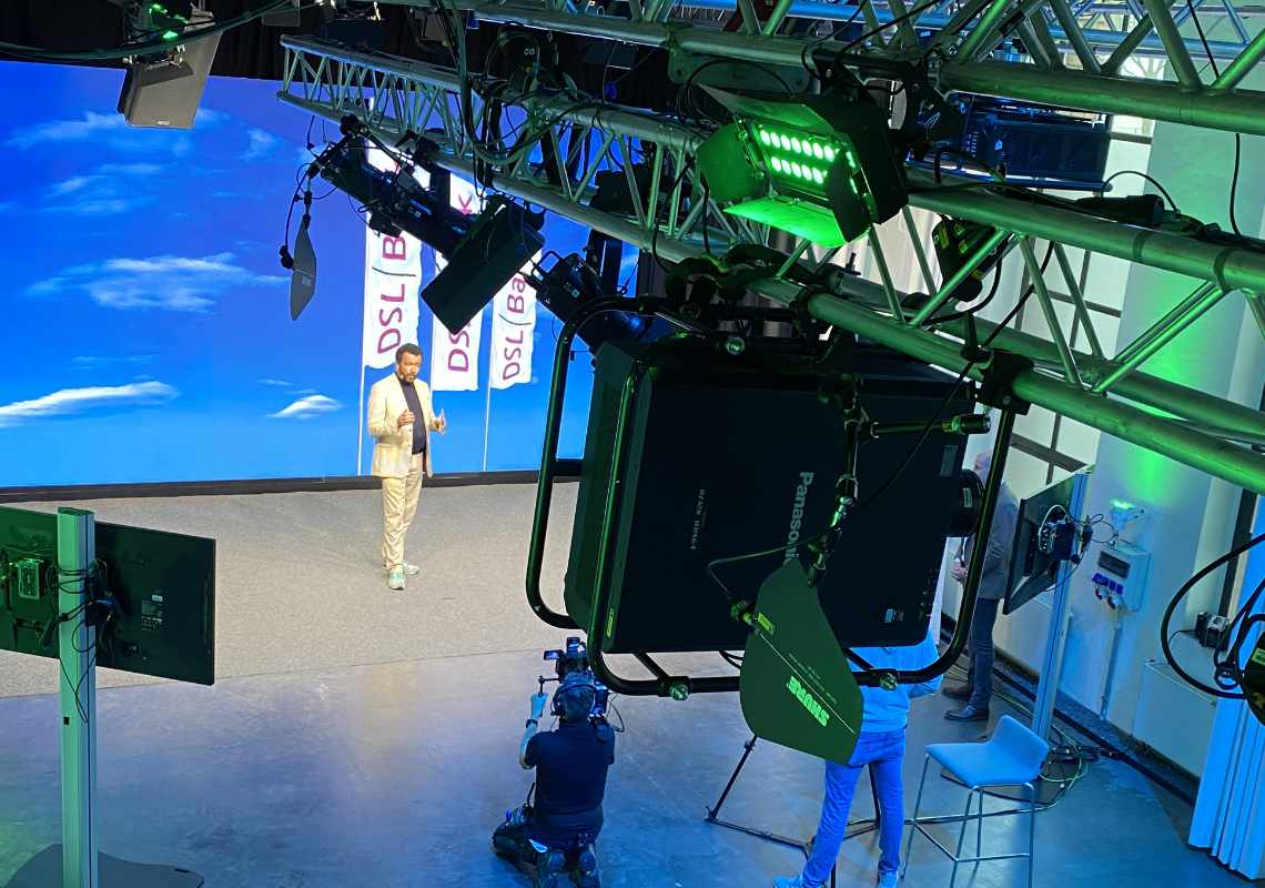 DSL Bank bedankte sich mit Hybrid-Event für Erfolge beim DSL Bank Premium Club DSL Bank bedankte sich mit Hybrid-Event für Erfolge beim DSL Bank Premium Club
