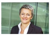 Renate Künast präsentiert Schwarzbär-Baby Renate Künast präsentiert Schwarzbär-Baby
