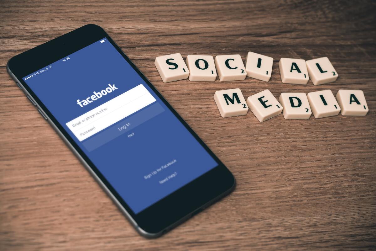 Social Media und Arbeitsrecht (Bildquelle: firmbee.com von unsplash.com) Social Media und Arbeitsrecht (Bildquelle: firmbee.com von unsplash.com)