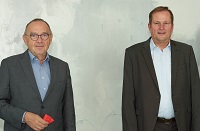 Dr. Norbert Walter-Borjans, SPD-Vorsitzender (li.), Jens Schwarz, Vorsitzender KBR DB AG (re.) Dr. Norbert Walter-Borjans, SPD-Vorsitzender (li.), Jens Schwarz, Vorsitzender KBR DB AG (re.)