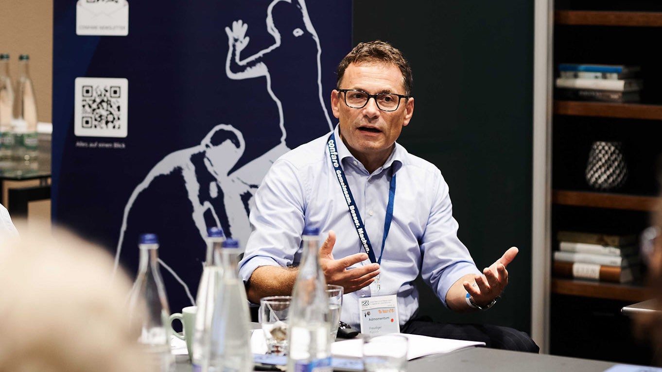 Patrick Freudiger erläutert in seinem Workshop auf dem Confare Swiss #CIOSUMMIT das Phönix-Prinzip. Patrick Freudiger erläutert in seinem Workshop auf dem Confare Swiss #CIOSUMMIT das Phönix-Prinzip.