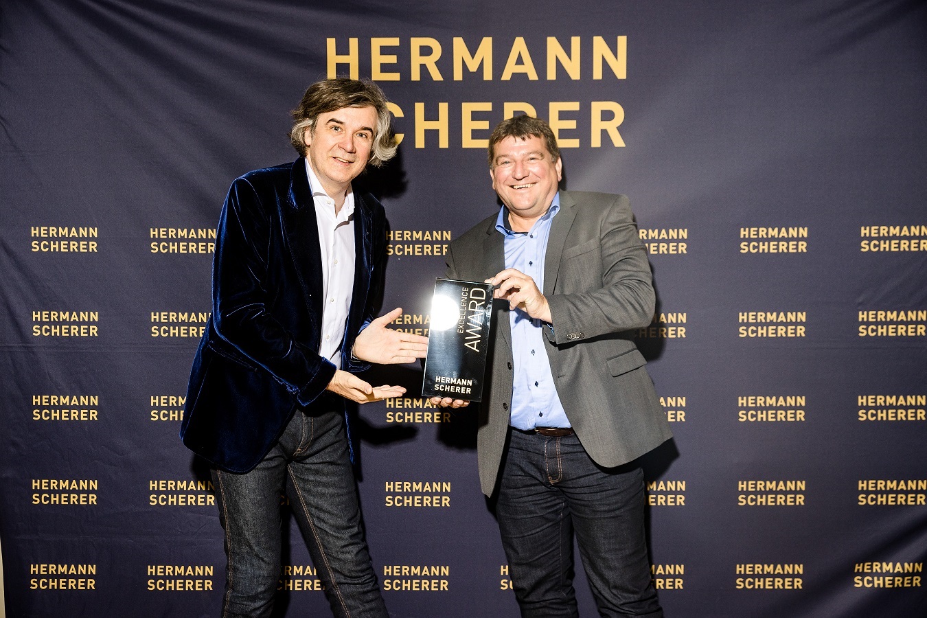 Stefan Ester hat beim Speaker Slamüberzeugt und den Excellence Award bekommen (©Dominik Pfau)