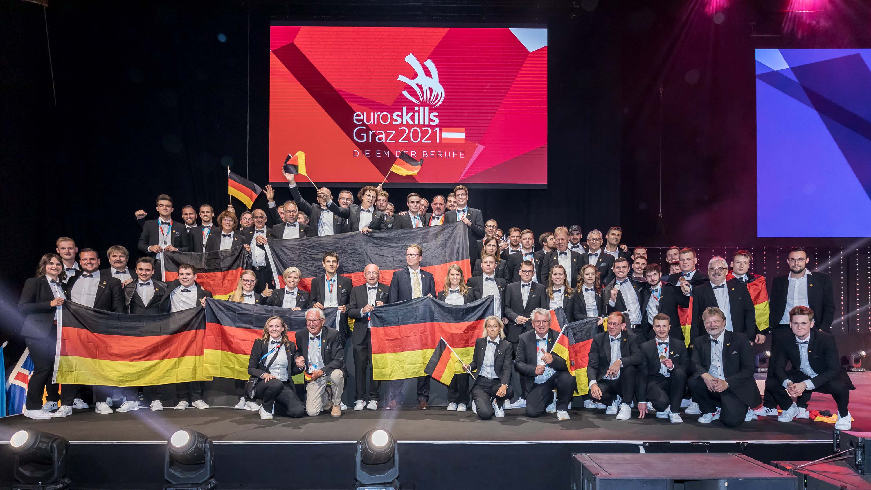 Große Freude beim Team Germany nach der Siegerehrung der EuroSkills Graz 2021