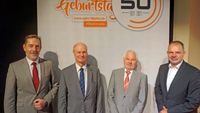 v.l. Dr.-Ing. Hansjörg Roll, Dr.-Ing. habil. Rutger Kretschmer, Werner Lutsch sowie John Miller v.l. Dr.-Ing. Hansjörg Roll, Dr.-Ing. habil. Rutger Kretschmer, Werner Lutsch sowie John Miller