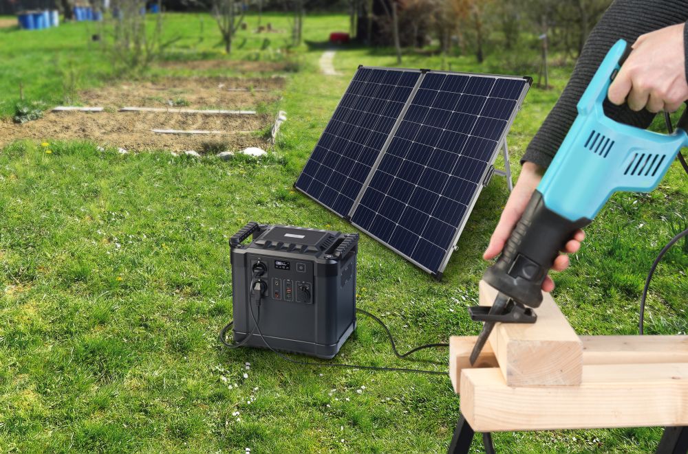 revolt Powerbank& Solar-Konverter HSG-1150, www.pearl.de revolt Powerbank& Solar-Konverter HSG-1150, www.pearl.de