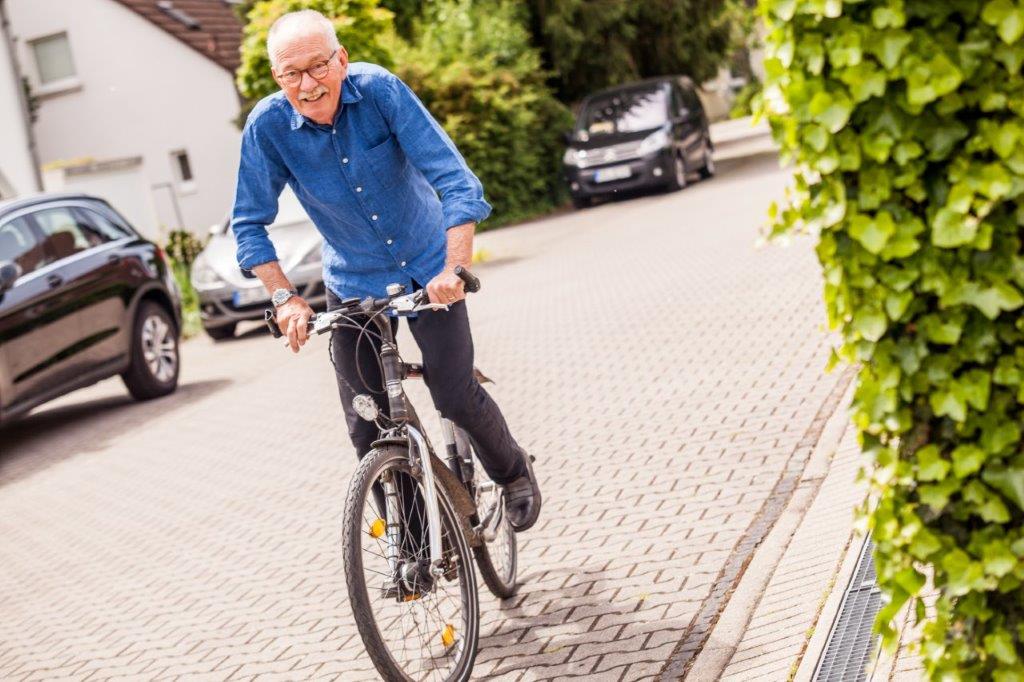 Körperliche Fitness ist nur ein Faktor, um sich gegen die zunehmende Sturzgefahr im Alter zu wappnen Körperliche Fitness ist nur ein Faktor, um sich gegen die zunehmende Sturzgefahr im Alter zu wappnen