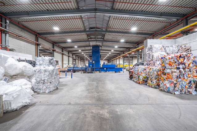 Neues Lichtkonzept mit LED-Hallenstrahler von concept light®und intelligenter NEDAP-Funksteuerung s Neues Lichtkonzept mit LED-Hallenstrahler von concept light®und intelligenter NEDAP-Funksteuerung s