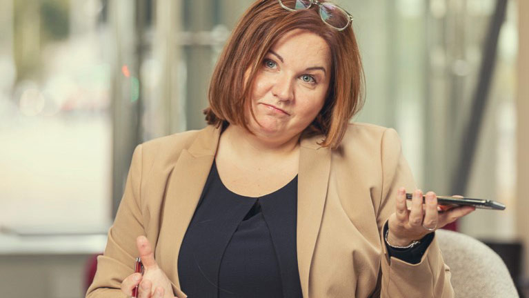 Melanie Loeweüber den genauen Vorgang einer Erbausschlagung.