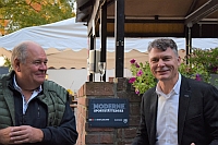 Schildeinweihung, v.l.: 2. Vorsitzender Bernd Hammschmidt, Jörg Geerlings Schildeinweihung, v.l.: 2. Vorsitzender Bernd Hammschmidt, Jörg Geerlings