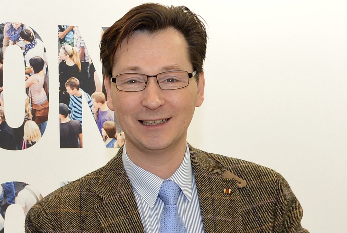 PhDr. Sven-David Müller ist Autor des Buches"Die 50 besten Virenkiller"