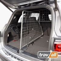 Travall fertigt fahrzeugspezifische Hundegitter und Kofferraumteiler für Mercedes-Benz GLB. © Traval