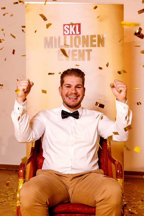 Denny Wanner gewinnt den Hauptpreis beim SKL Millionen-Event in Dresden (Bildquelle: @GKL/Willi Webe Denny Wanner gewinnt den Hauptpreis beim SKL Millionen-Event in Dresden (Bildquelle: @GKL/Willi Webe