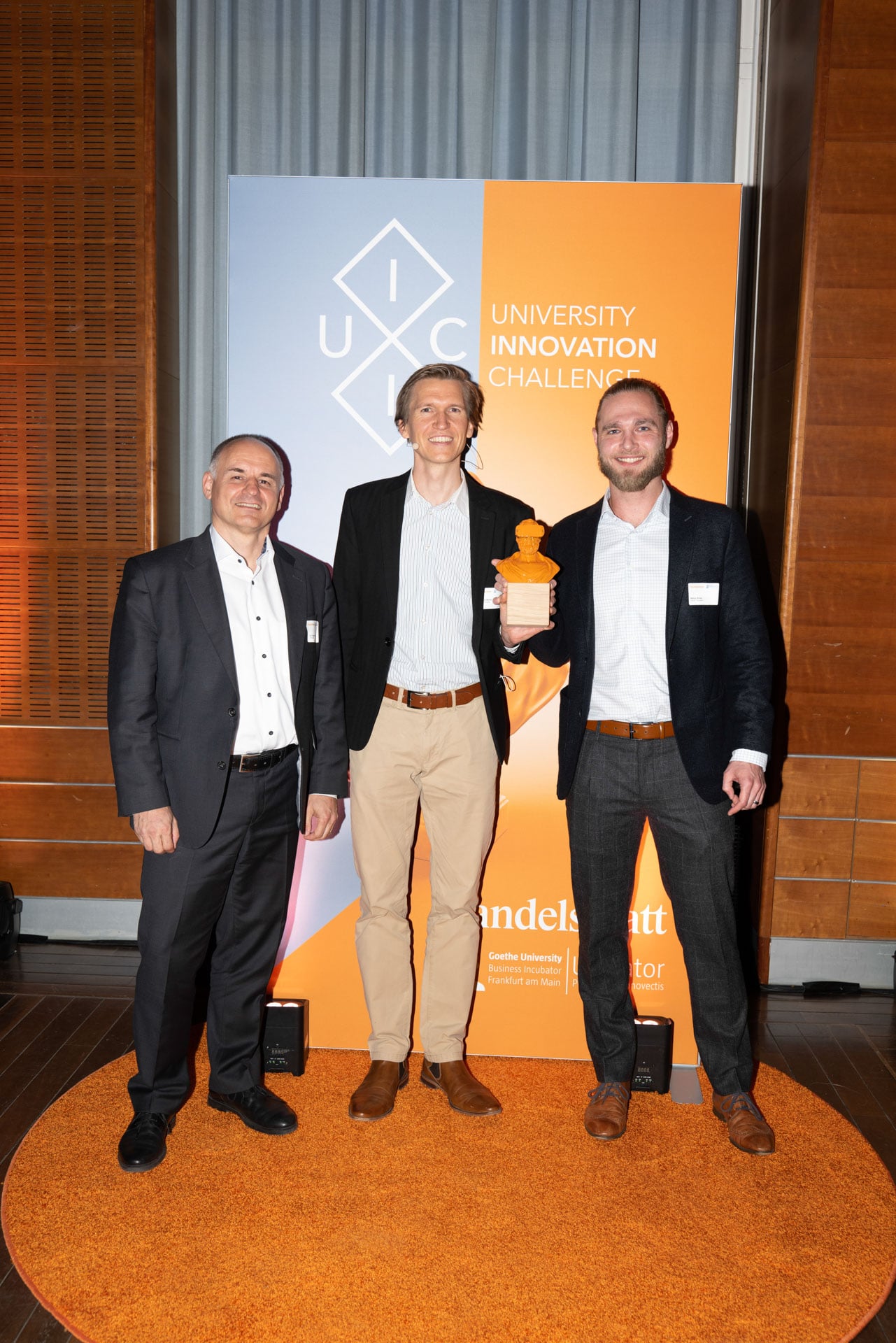 Die Preisverleihung auf der UIC 2021 (Bildquelle: PTA GmbH) Die Preisverleihung auf der UIC 2021 (Bildquelle: PTA GmbH)