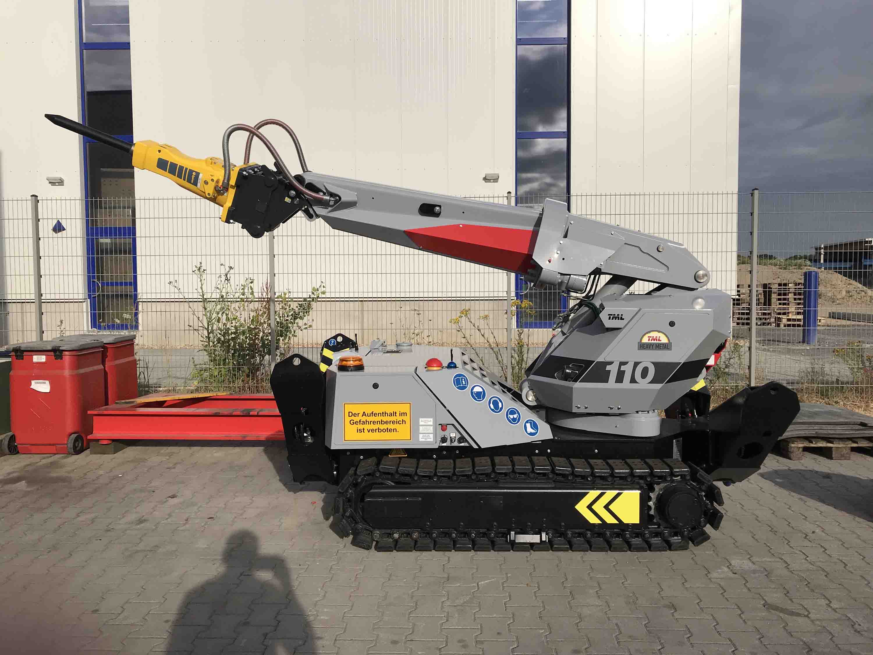 Der UNIDACHS 110 ist deutlich kompakter als seine„großen Brüder“der gleichen Baureihe. Der UNIDACHS 110 ist deutlich kompakter als seine„großen Brüder“der gleichen Baureihe.