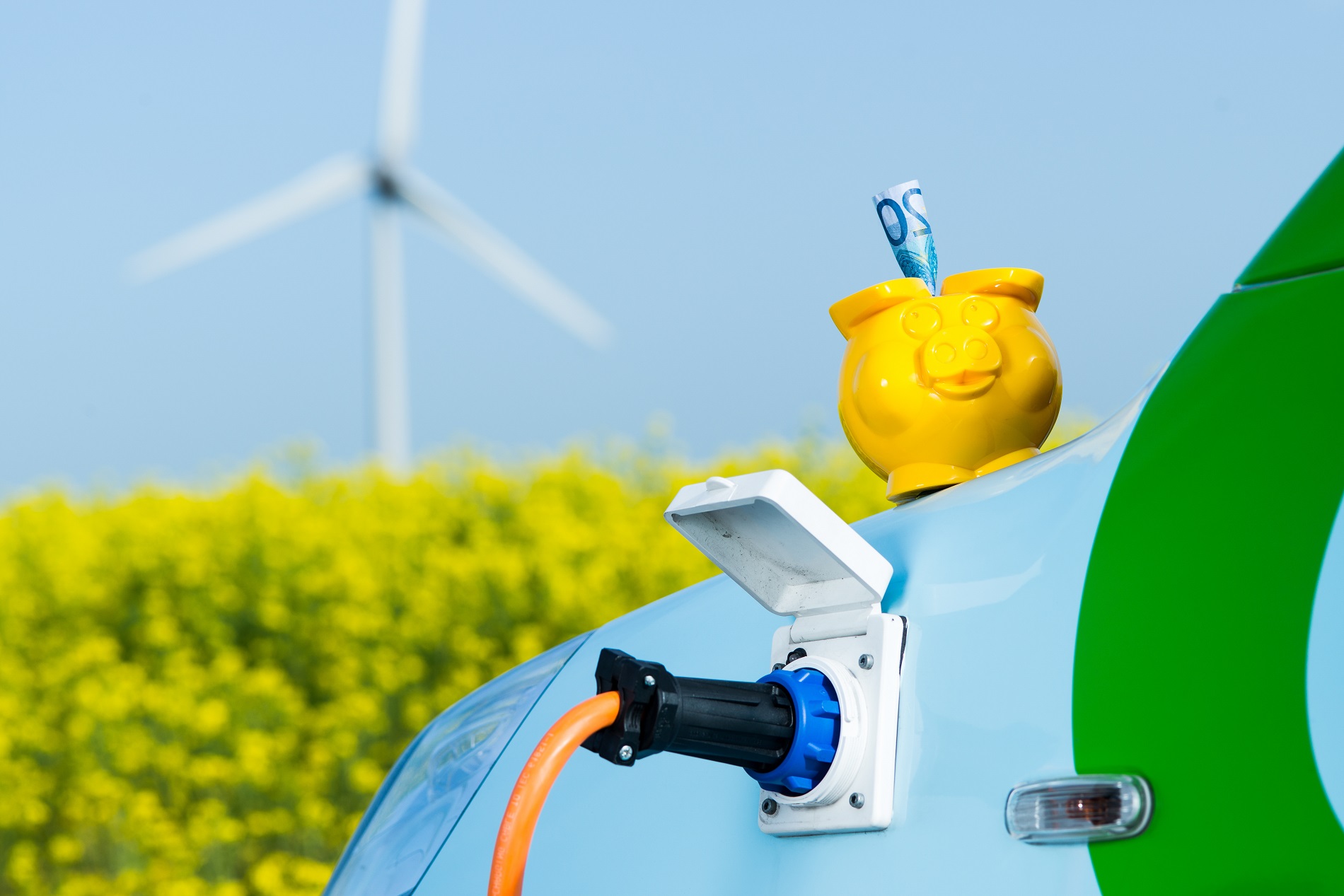 Attraktive Fördersätze: Ein Elektroauto lohnt jetzt doppelt (Bildquelle: Adobe Stock / Von Racle Fot