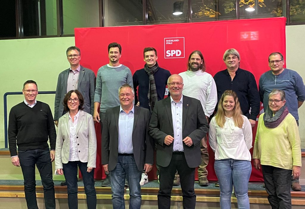 Der neu gewählte Kreisvorstand des SPD Kreisverbands Kaiserslautern (Bildquelle: Patrick Schäfer) Der neu gewählte Kreisvorstand des SPD Kreisverbands Kaiserslautern (Bildquelle: Patrick Schäfer)
