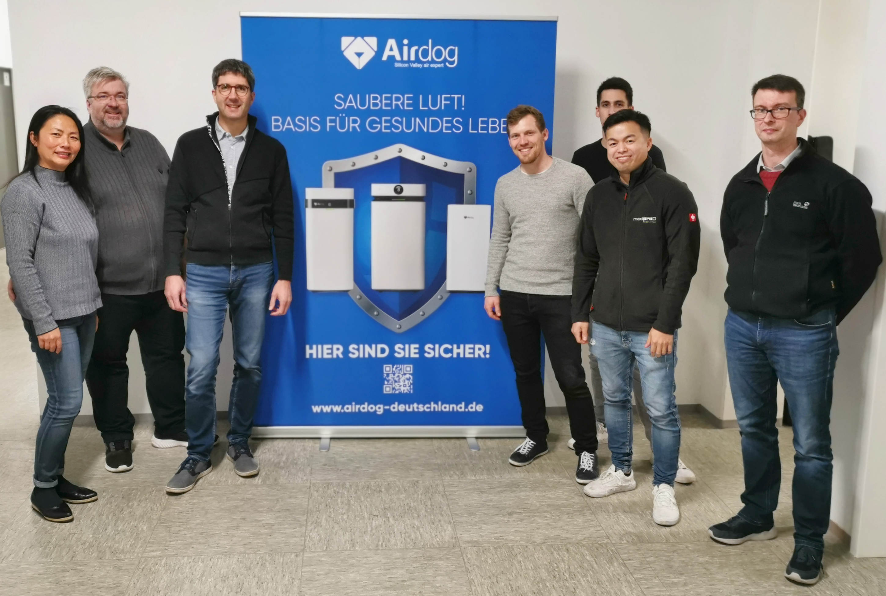 Das Team von medproD bei der Airdog-Schulung bei Dentdeal in Passau.
