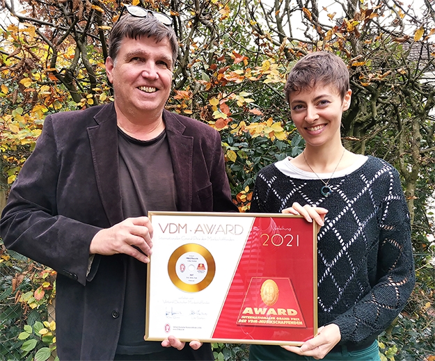 Volker Herdick und Sängerin Kat - HMpG Records 2021