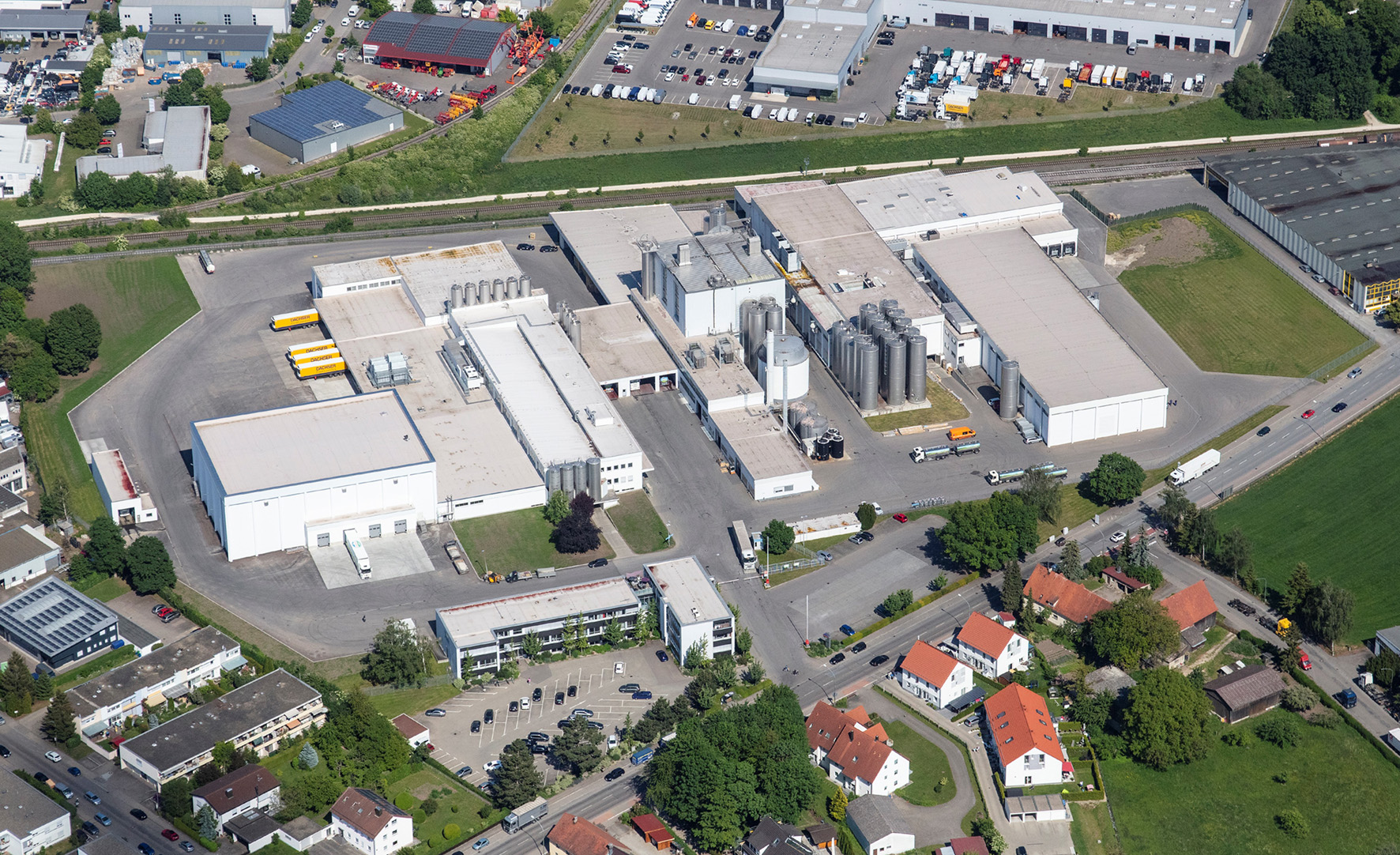 Im Jahr 2020 wurden am Produktionsstandort Neu-Ulm 456,8 Millionen Kilogramm Milch verarbeitet. (Bil