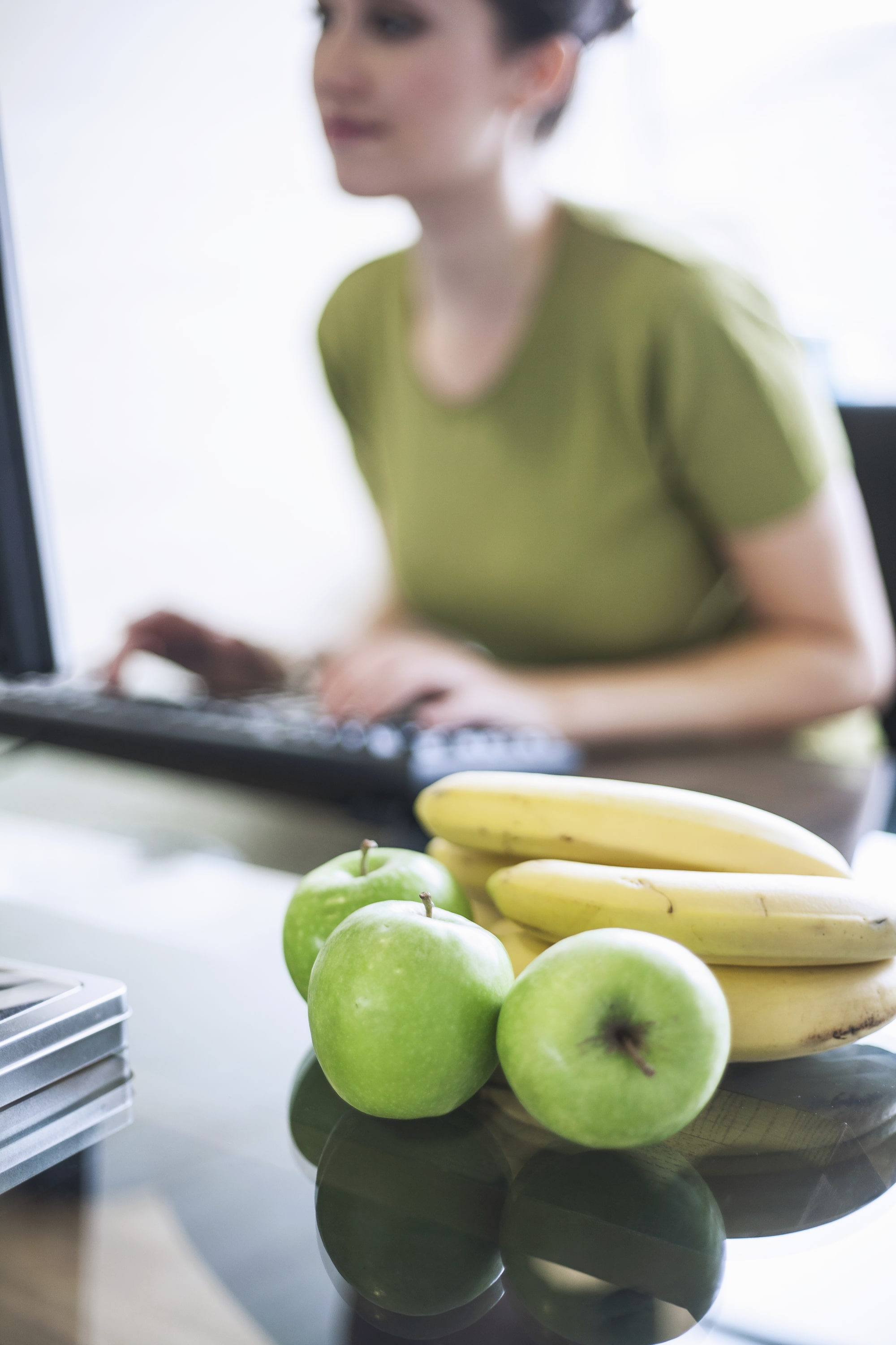 Besser snacken am Arbeitsplatz mit Gemüse und Obst. Besser snacken am Arbeitsplatz mit Gemüse und Obst.