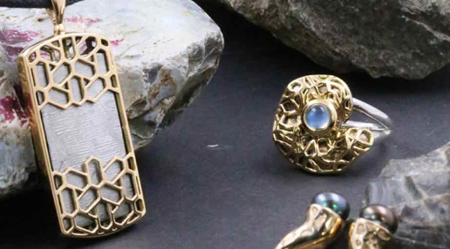Handgefertigter Schmuck wird immer beliebter.
