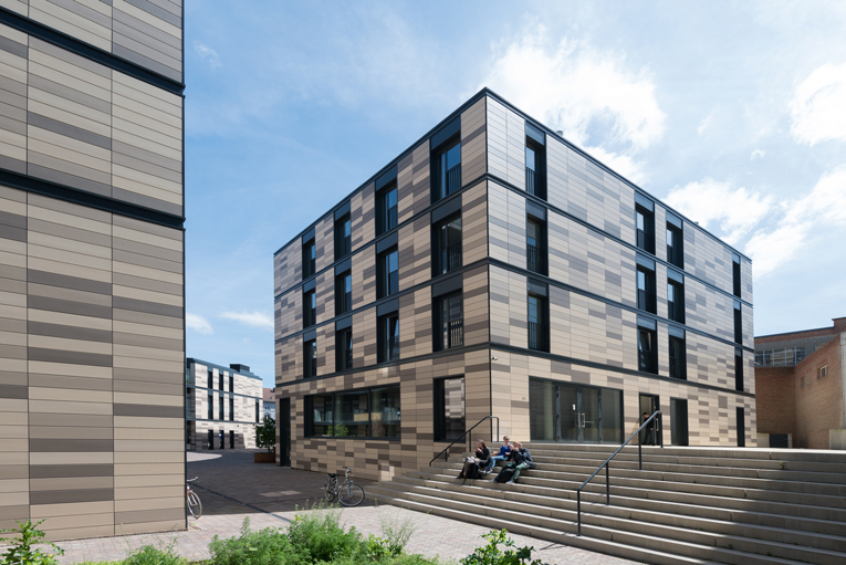 Mit nur zwei Montagesystemen löst Tonality jede Herausforderung für individuelle Architektur. (Bildq Mit nur zwei Montagesystemen löst Tonality jede Herausforderung für individuelle Architektur. (Bildq